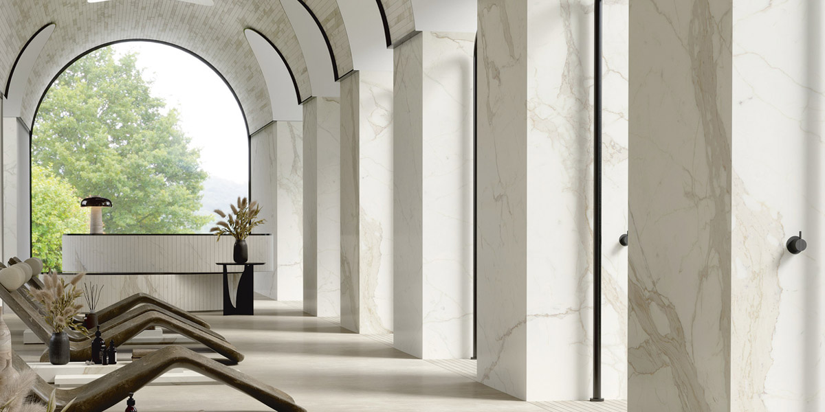 Marble Active 4 Arche d'hotel avec carrelage imitation marbre Active Surfaces Marble Active