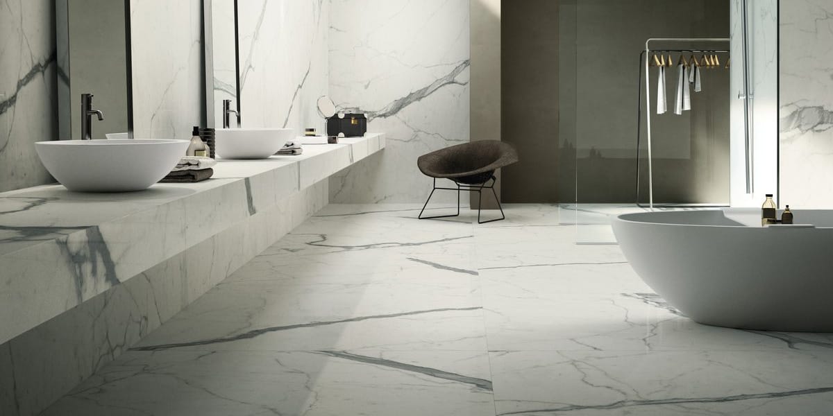 Marble Active 3 salle de bain avec carrelage imitation marbre Active Surfaces Marble Active