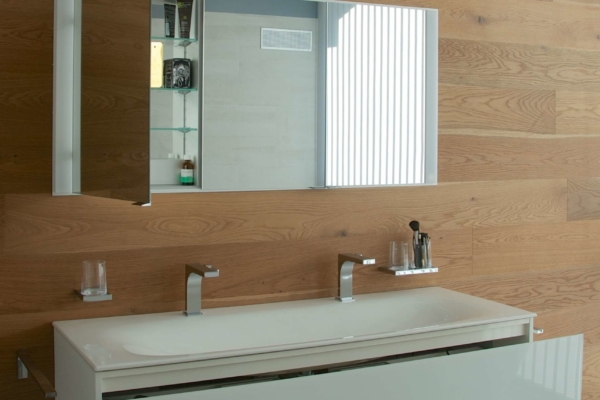 Carrelage de salle de bain dans une maison individuelle, evier, canton de Vaud