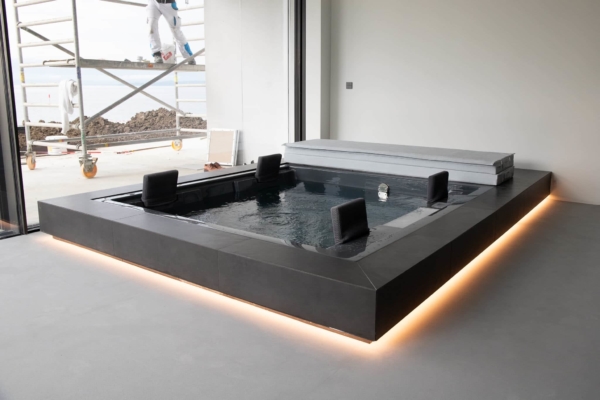Jacuzzi en Carrelage noire, maison au bord de l'eau à Rolle