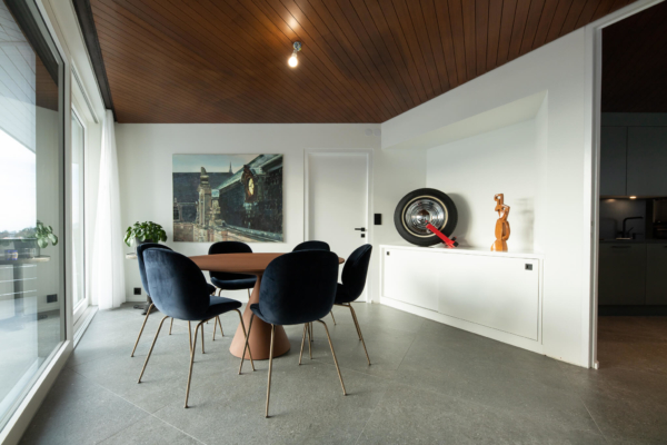 Rénovation d'une salle à manger. Carrelage et mobilier design . Montreux, Vaud