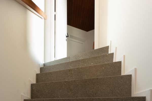 Rénovation d'un escalier en carrelage d'une Villa à Montreux