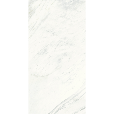 Carrelage en marbre blanc Marmi Maximum Premium White avec des motifs subtils et des veines grises claires